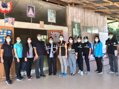 คณะเจ้าหน้าที่สาธารณสุข สสจ.น่าน และ คปสอ.นาหมื่น ร่วมกับ ทีม สคร. เขต 1 ลงพื้นที่หมู่บ้านในอำเภอนาหมื่น  ที่พบผู้ป่วยโควิด 19 ซึ่งเป็นรายแรกของจังหวัดน่าน